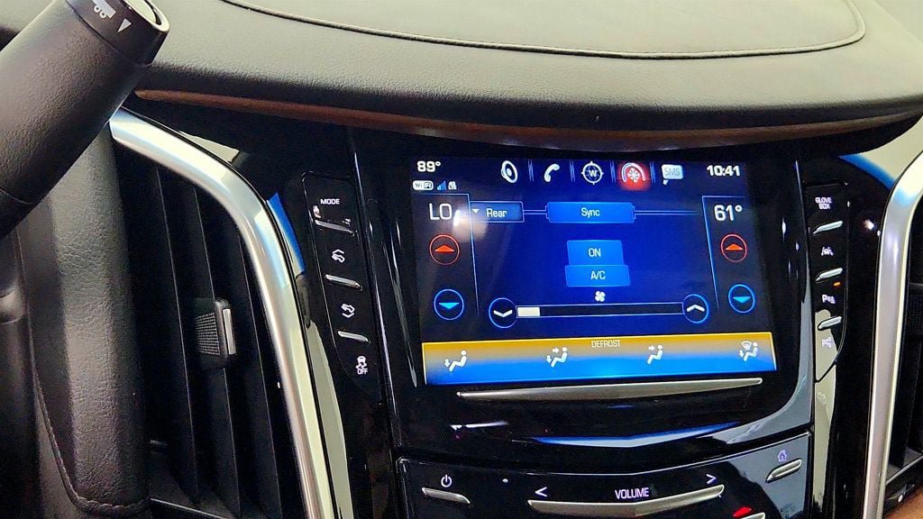 Used 2019 Cadillac Escalade Premium Luxury AWD/4WD image 19