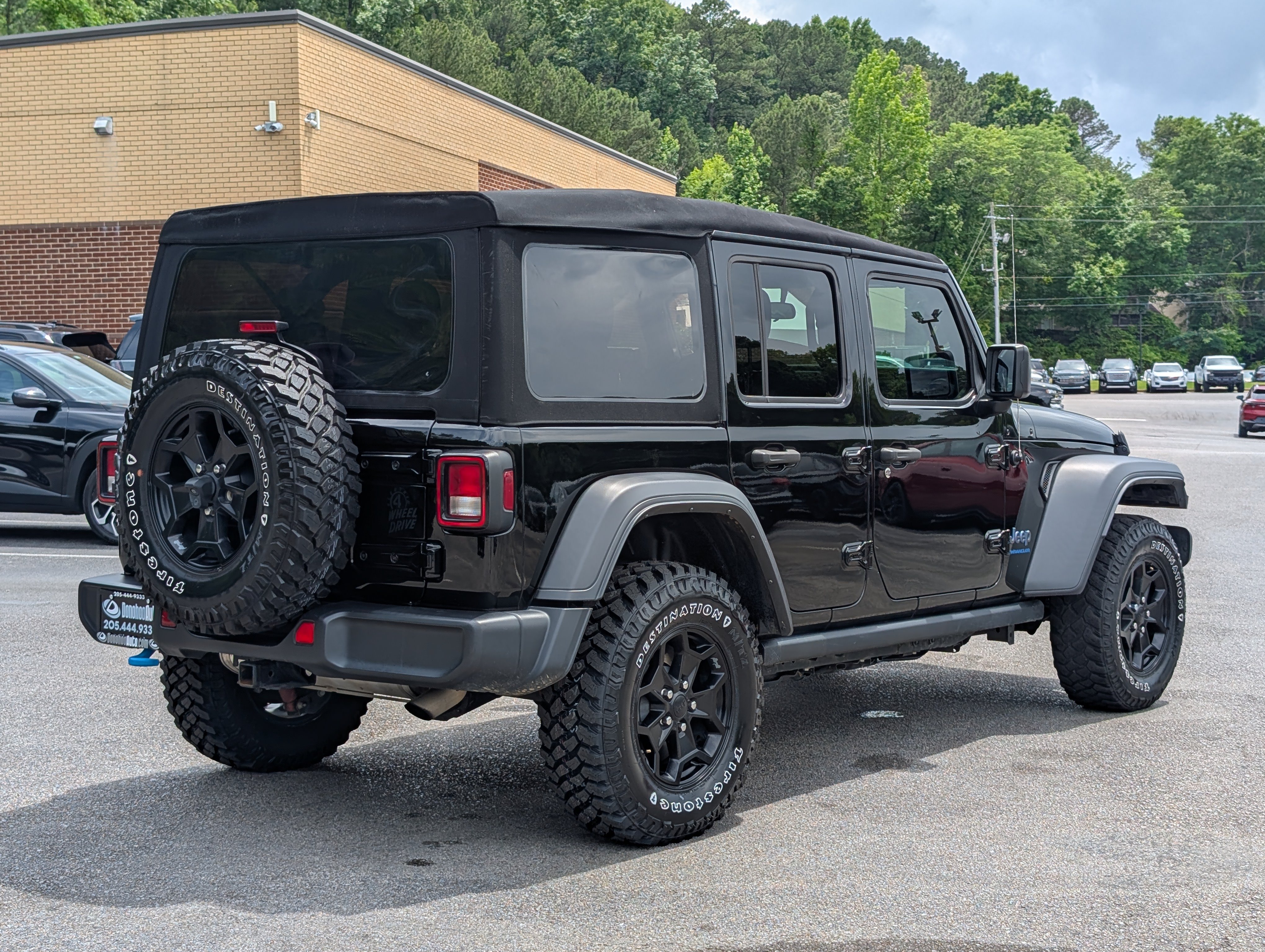 Used 2023 Jeep Wrangler Unlimited w/ Cold Weather Group AWD/4WD image 9