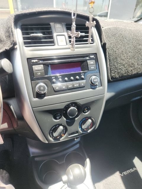 Used 2015 Nissan Versa SV FWD image 9