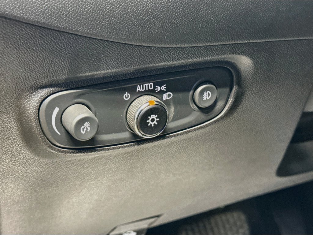 Used 2023 Chevrolet Equinox Premier AWD/4WD image 10