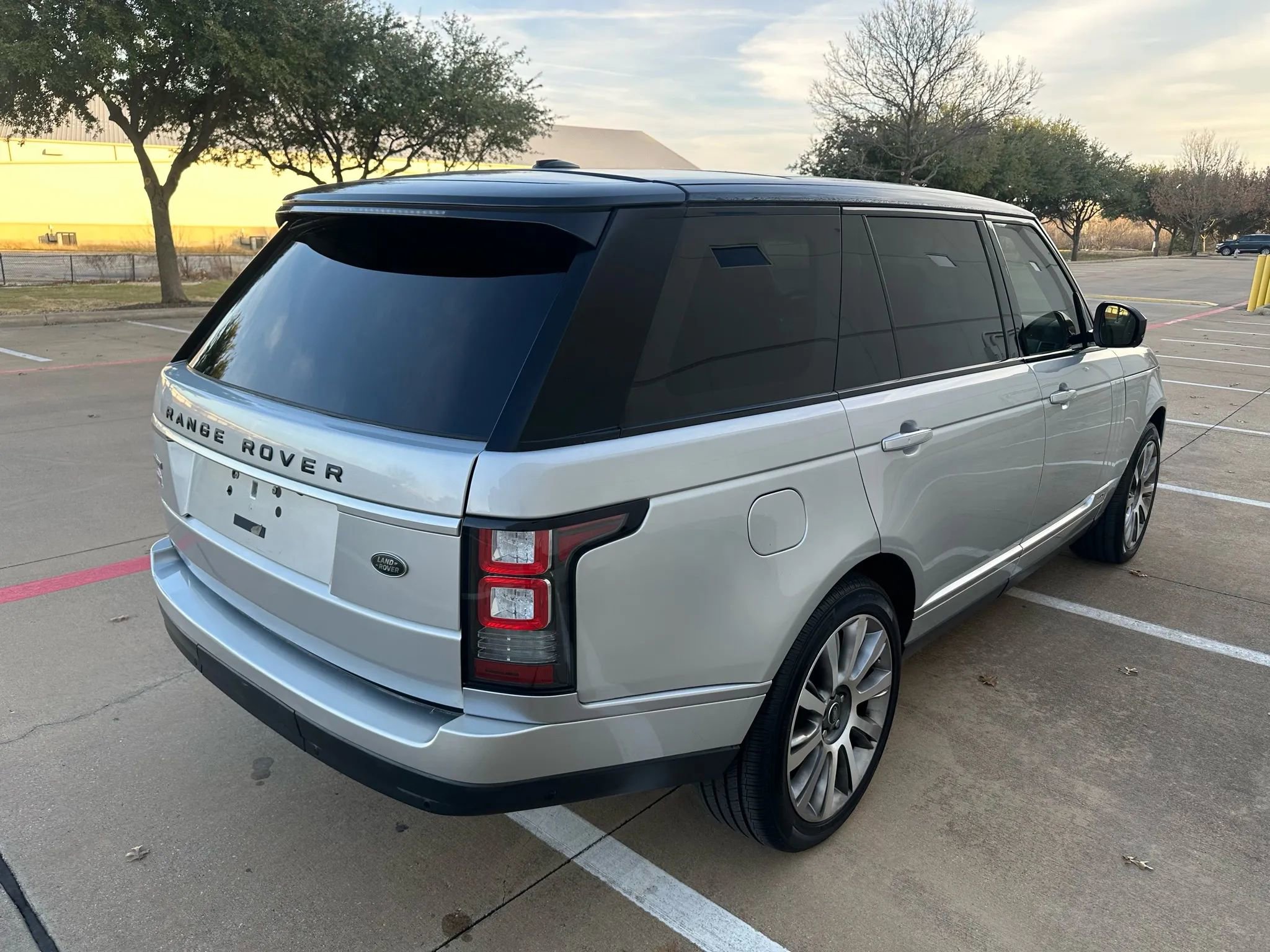 Used 2014 Land Rover Range Rover Long Wheelbase Autobiography image 9