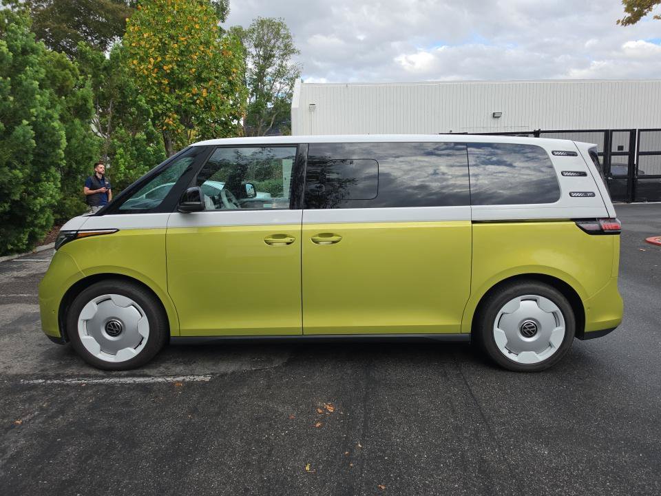 Used 2025 Volkswagen ID. Buzz 1st Edition AWD/4WD image 3