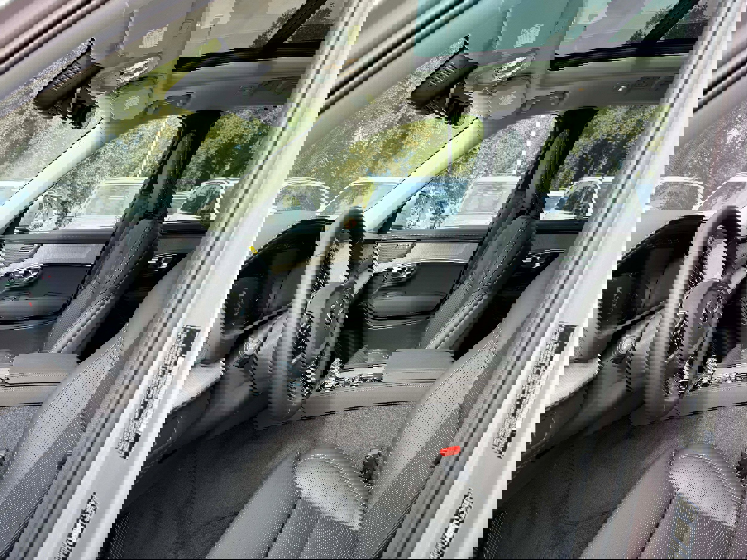 New 2026 Volvo XC90 B6 Ultra w/ Protection Package image 12