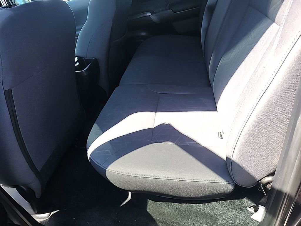 Used 2019 Toyota Tacoma TRD Sport AWD/4WD image 9