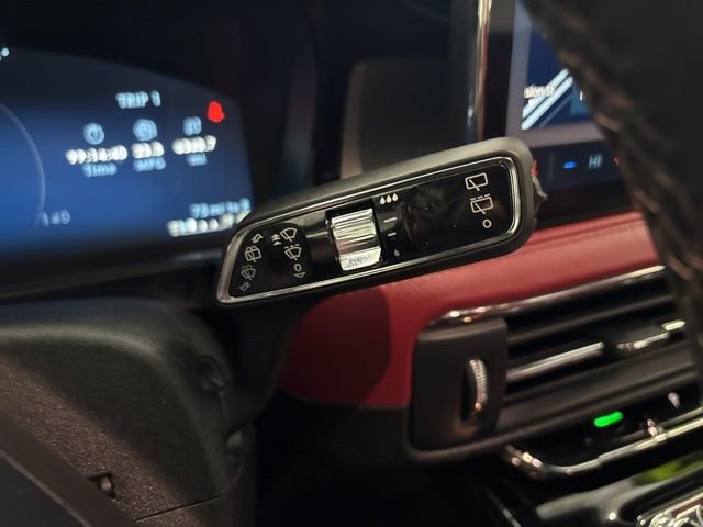 Used 2023 Lincoln Corsair Reserve w/ Rear Removable Package Tray image 36