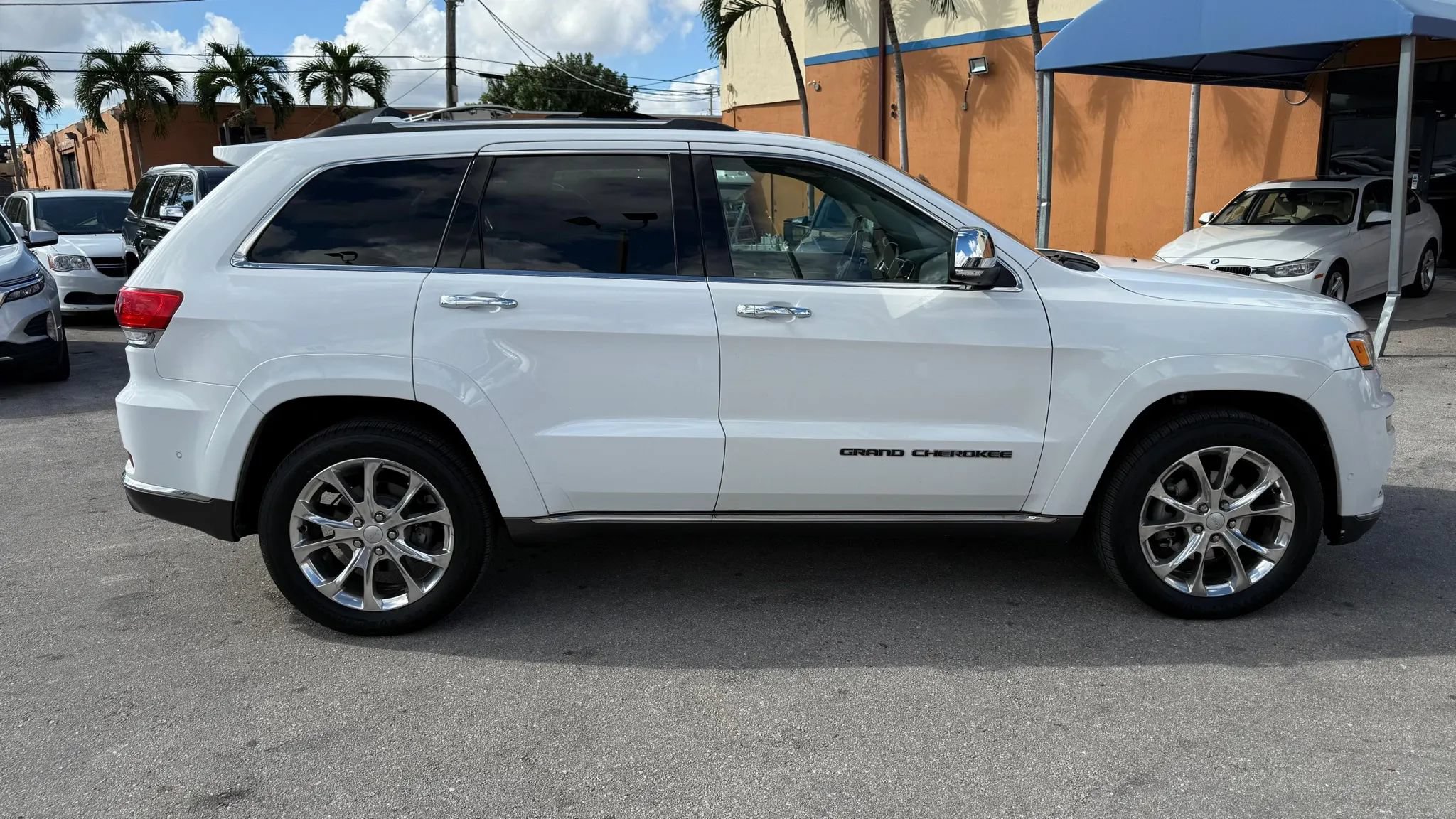 Used 2019 Jeep Grand Cherokee Summit AWD/4WD image 6