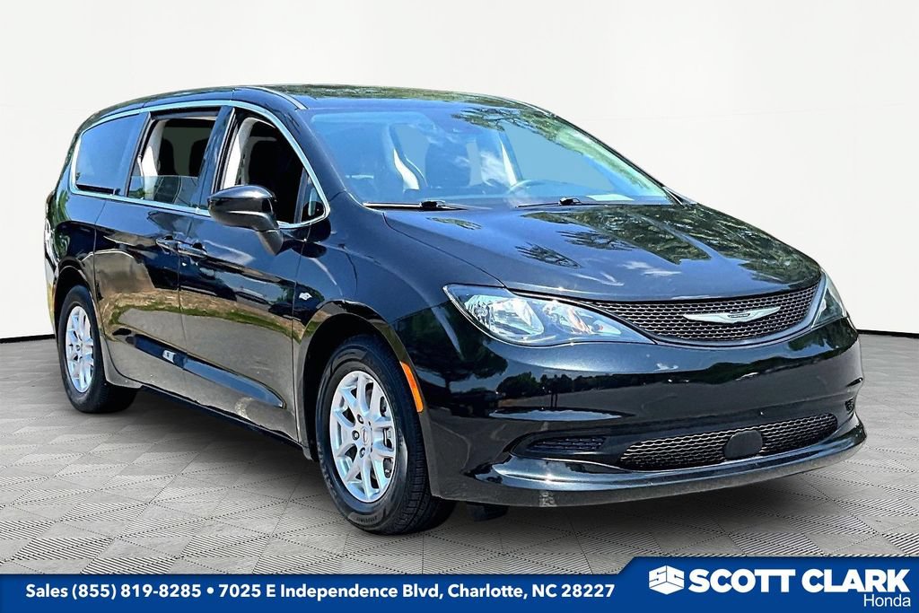 Used 2023 Chrysler Voyager LX FWD image 1