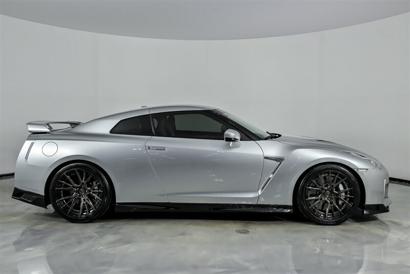 Used 2020 Nissan GT-R Premium AWD/4WD image 14