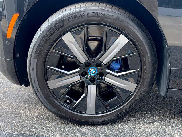 Used 2024 BMW iX xDrive50 w/ Premium Package AWD/4WD image 29