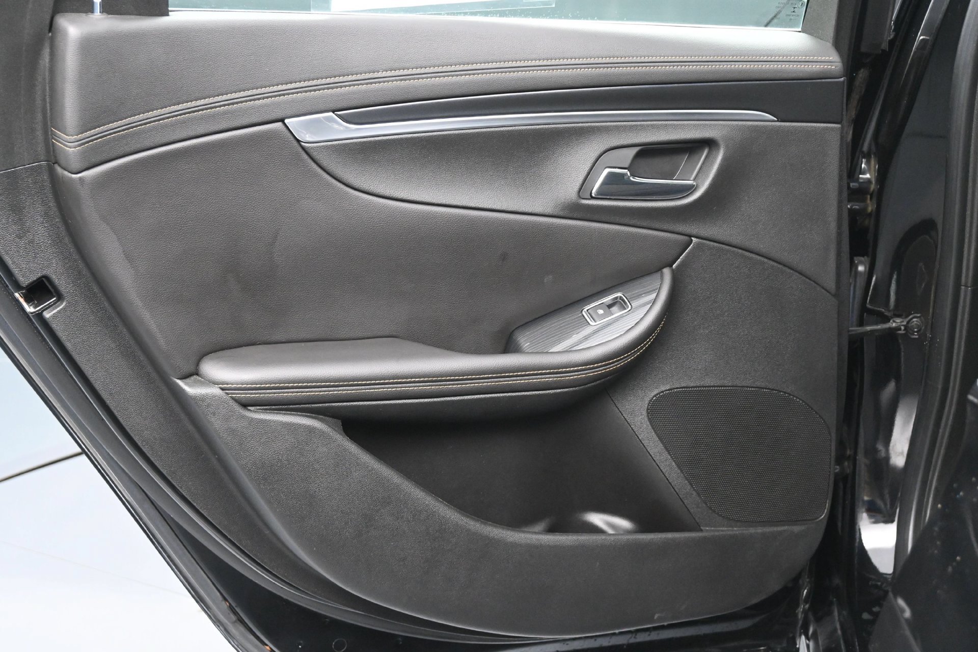 Used 2017 Chevrolet Impala LT FWD image 26