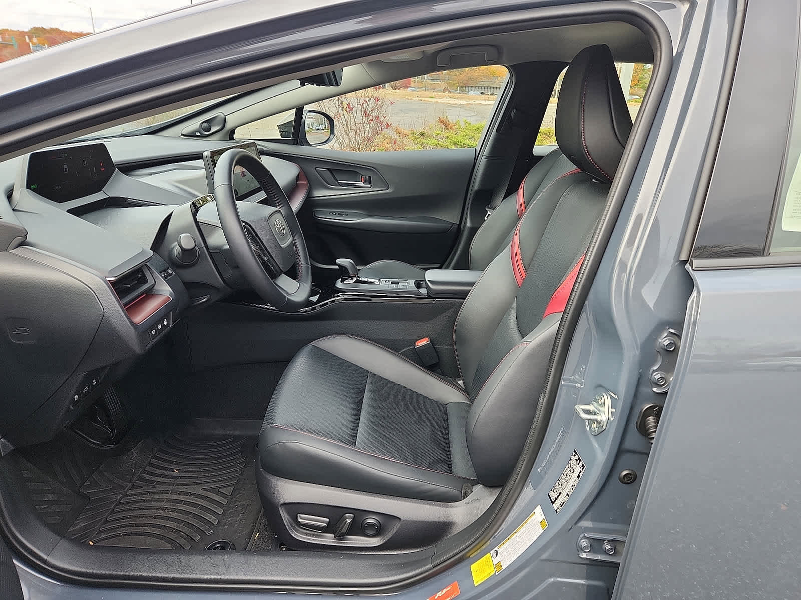 Used 2025 Toyota Prius Plug-In Hybrid image 15