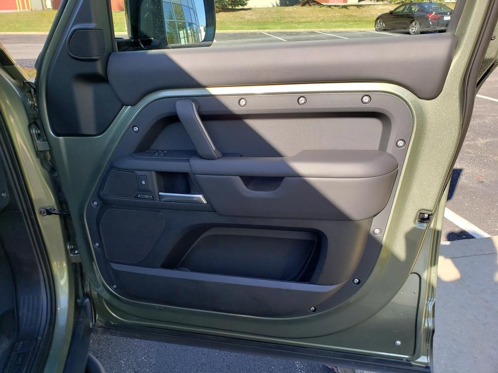 New 2025 Land Rover Defender 110 X-Dynamic SE image 18