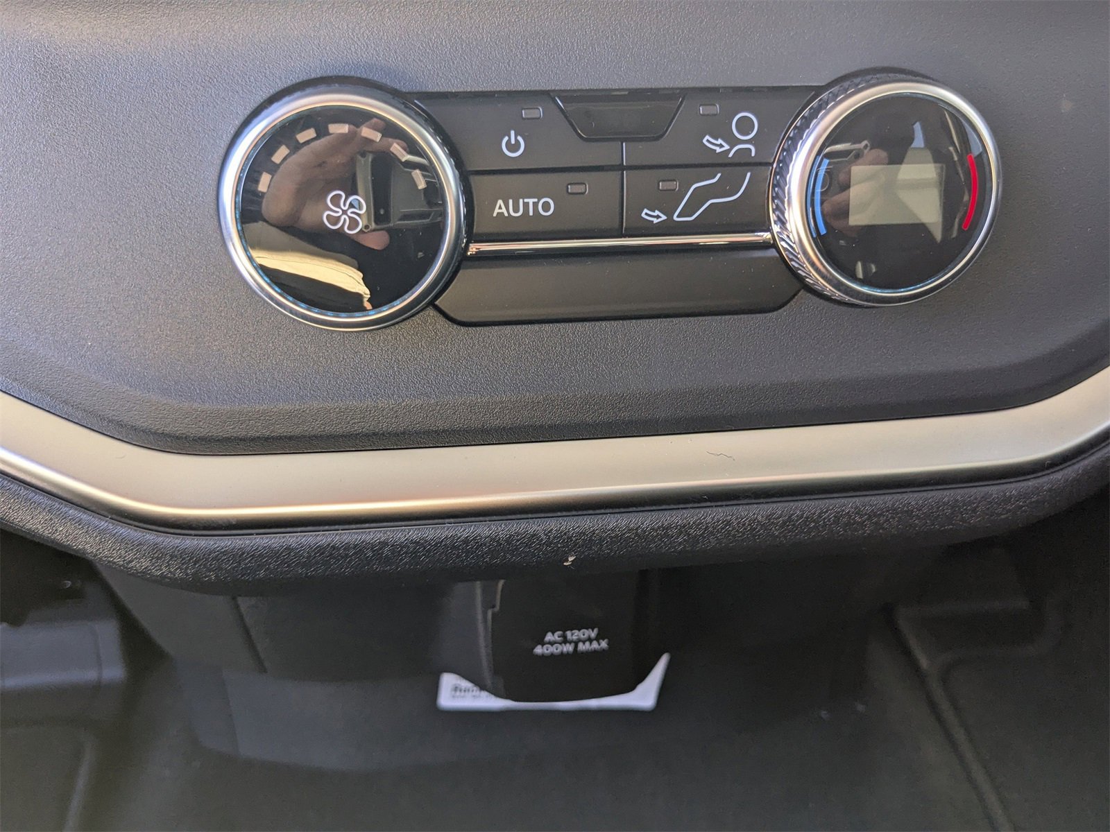 New 2025 Ford Expedition Active image 17