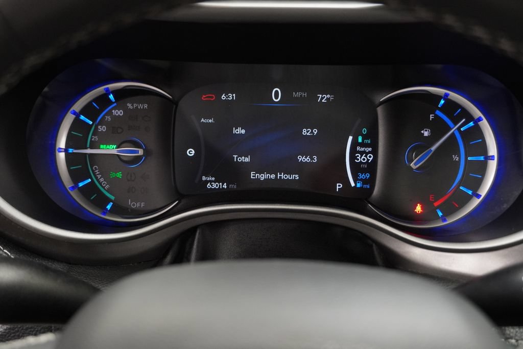 Used 2024 Chrysler Pacifica Limited FWD image 32