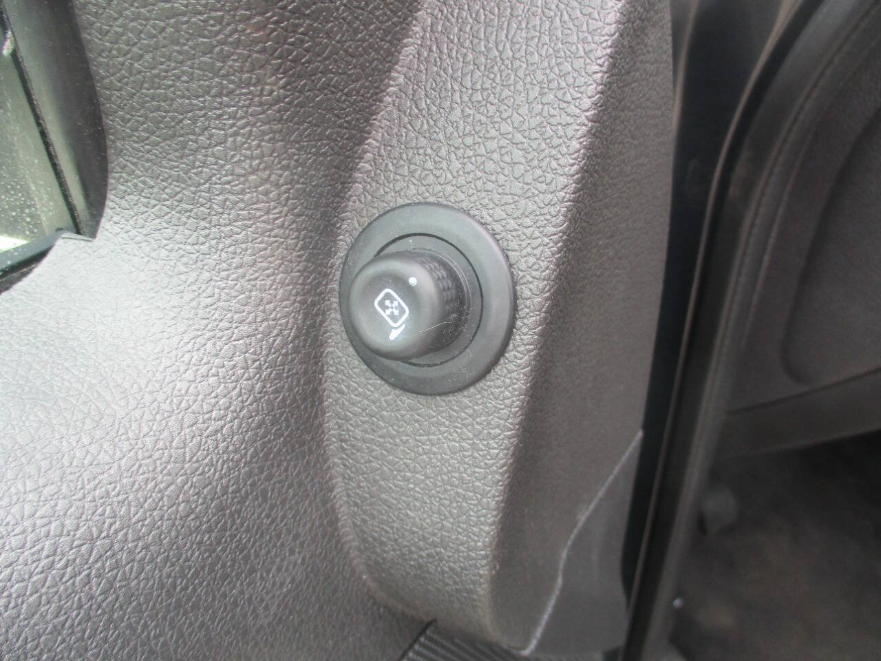 Used 2010 Ford Explorer XLT AWD/4WD image 14