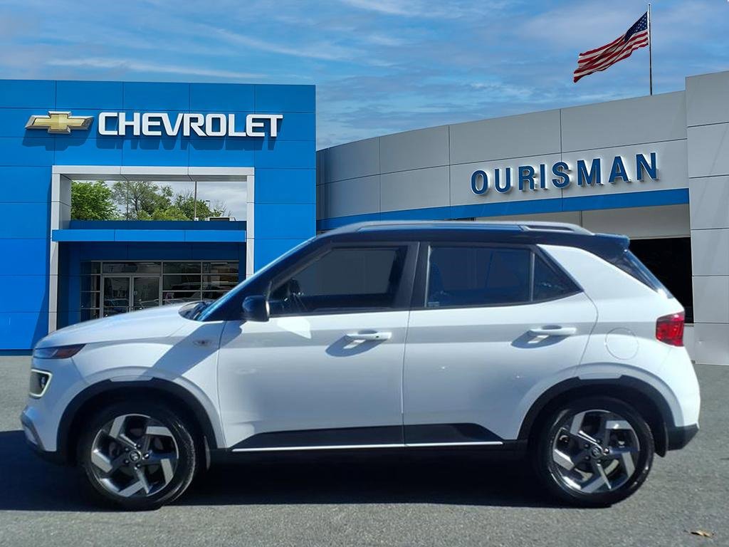 Used 2023 Hyundai Venue Limited image 4