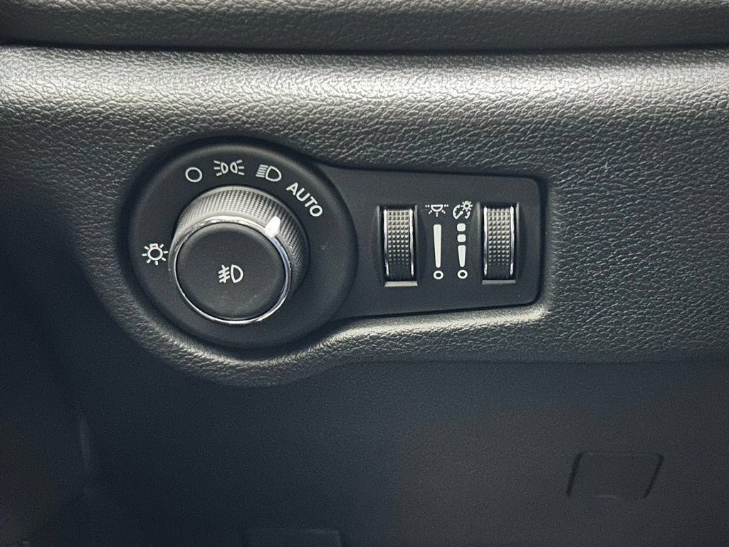 New 2026 Chrysler Pacifica Select AWD/4WD image 21