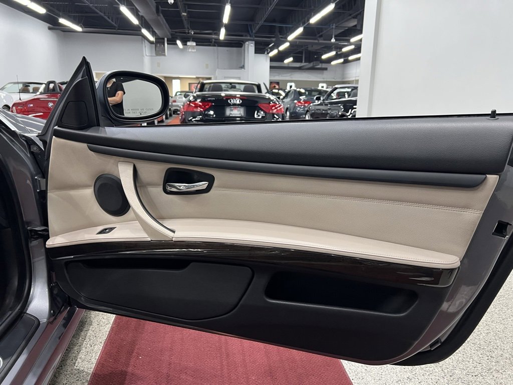 Used 2013 BMW 335i Convertible image 41