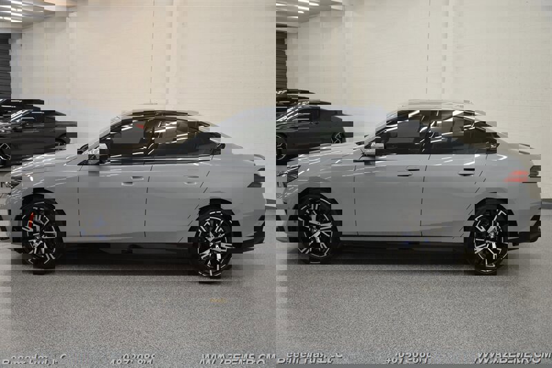 Used 2026 BMW 530i w/ M Sport Package image 4