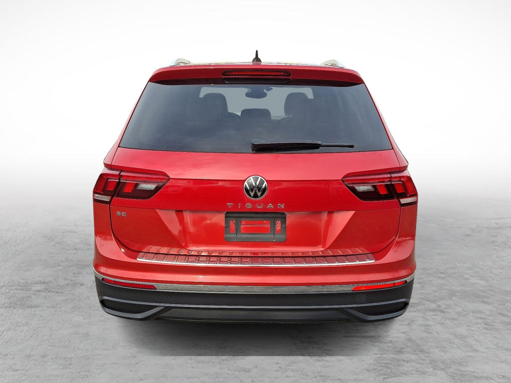 Used 2023 Volkswagen Tiguan SE w/ Panoramic Sunroof Package image 4