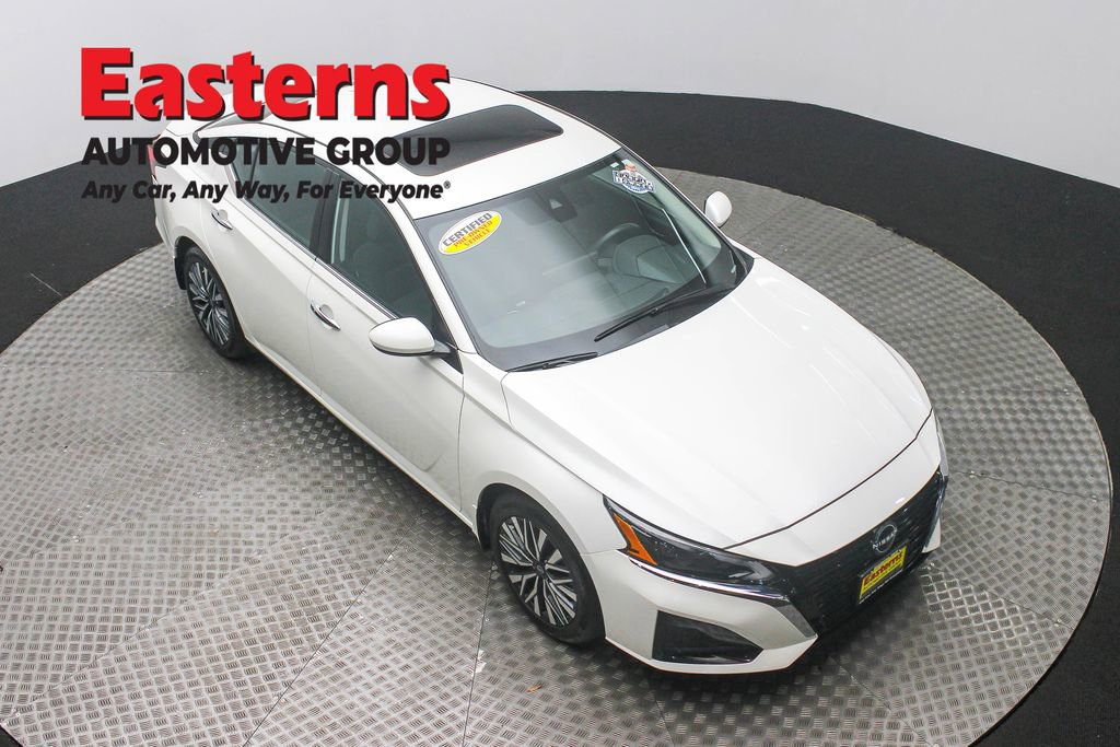 Used 2024 Nissan Altima 2.5 SV w/ SV Premium Package image 3