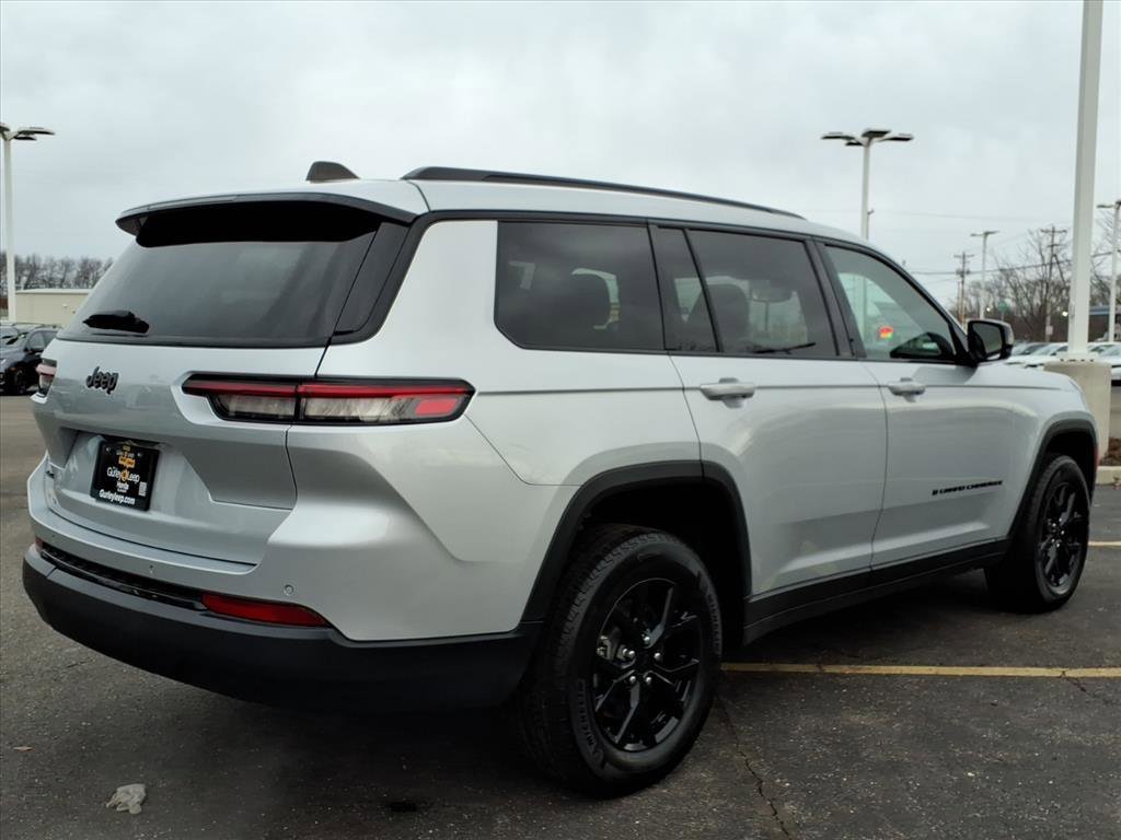Used 2024 Jeep Grand Cherokee L Laredo image 12