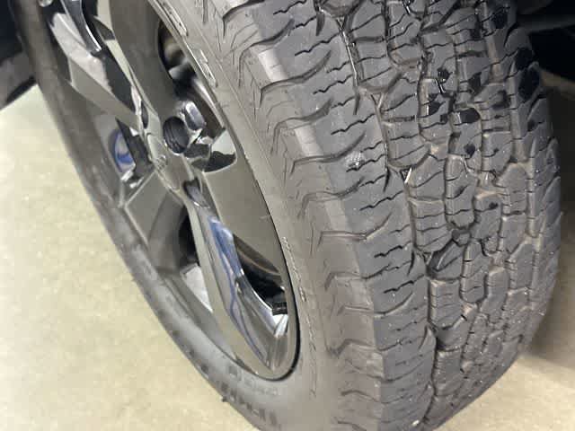 Used 2019 Jeep Cherokee Latitude Plus AWD/4WD image 29