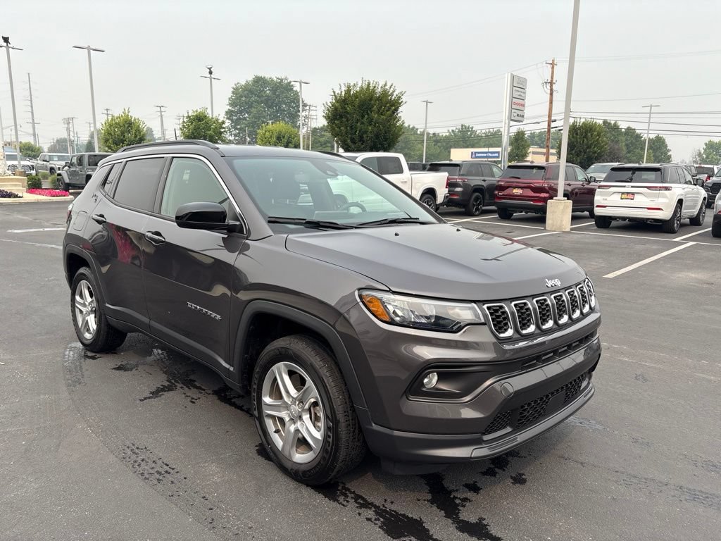 Used 2024 Jeep Compass Latitude AWD/4WD image 7