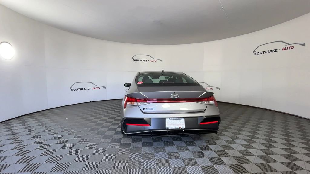 Used 2025 Hyundai Elantra Limited FWD image 7