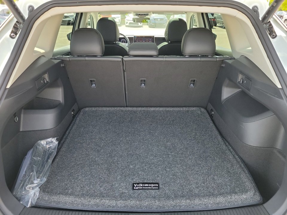 Certified 2025 Volkswagen Tiguan SE w/ Panoramic Sunroof Package image 19