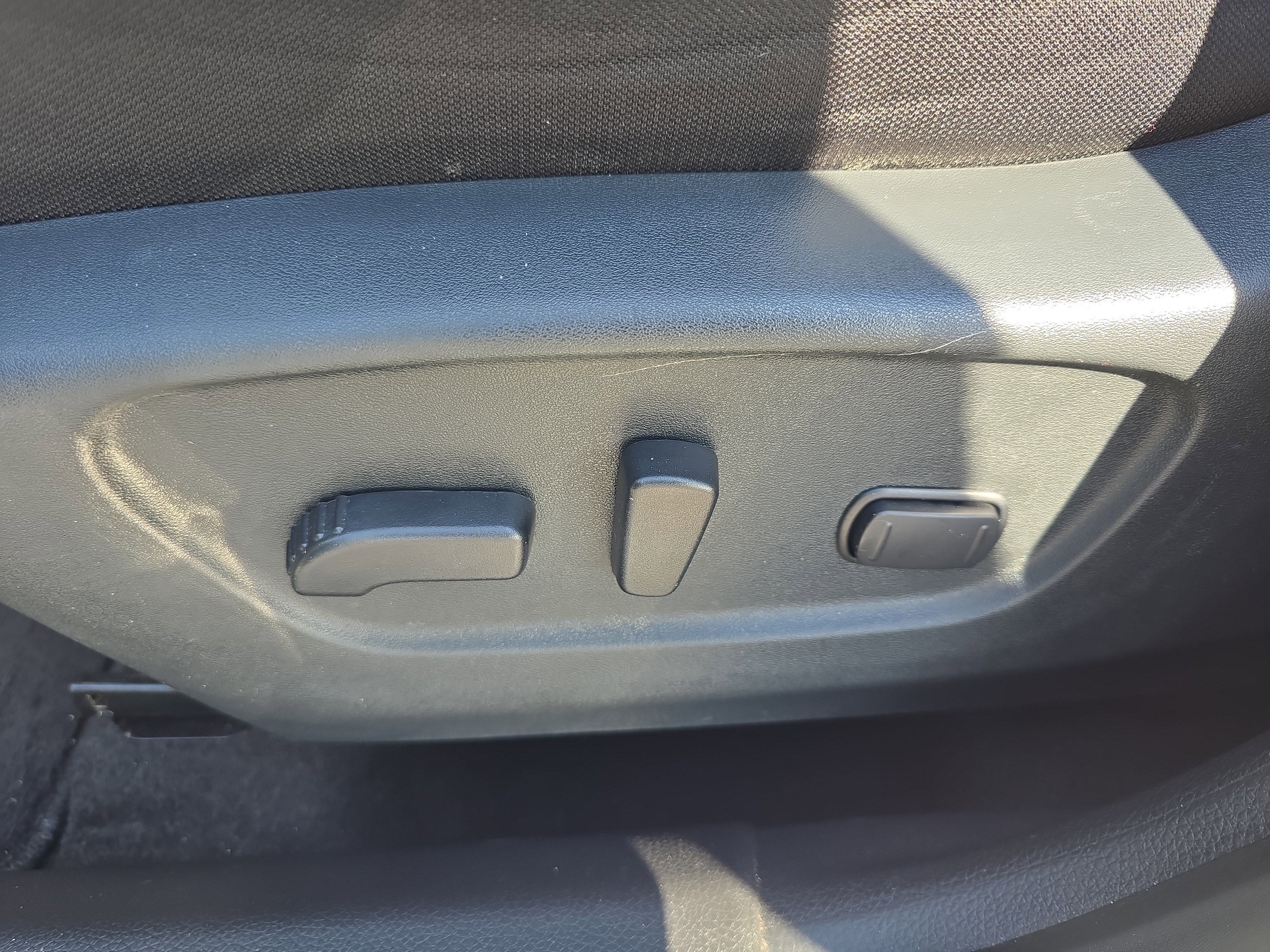 Used 2020 Nissan Rogue SV image 18