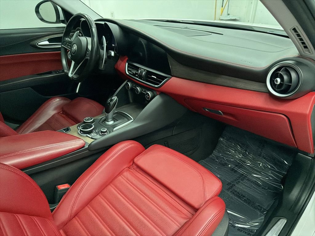 Used 2019 Alfa Romeo Giulia Ti w/ Quick Order Package 22Z Lusso image 29