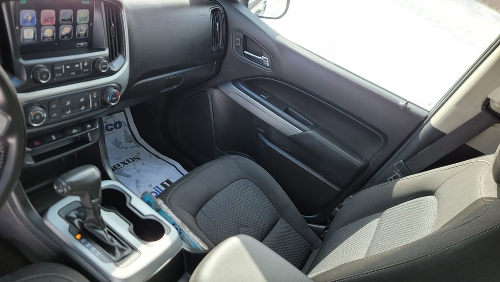 Used 2016 Chevrolet Colorado LT w/ LT Convenience Package image 24