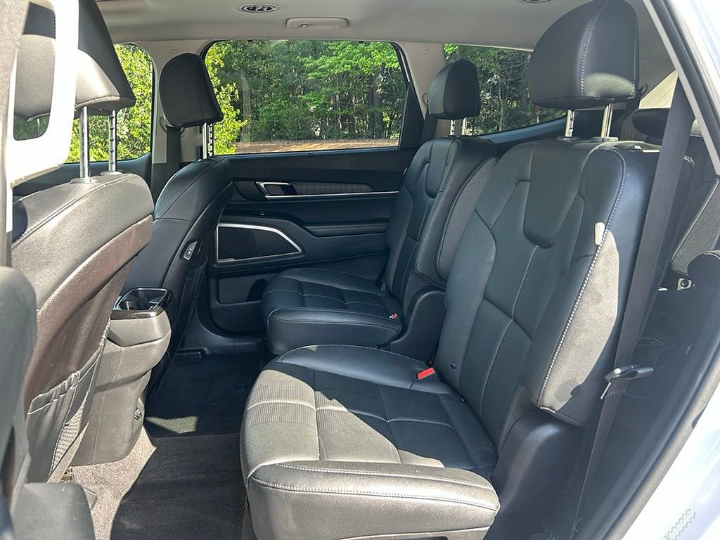 Used 2025 Kia Telluride EX w/ EX Captain's Chair Package FWD image 16