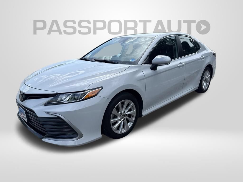 Used 2023 Toyota Camry LE w/ Convenience Package FWD image 5
