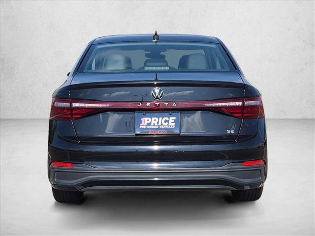 Used 2025 Volkswagen Jetta SE FWD image 7