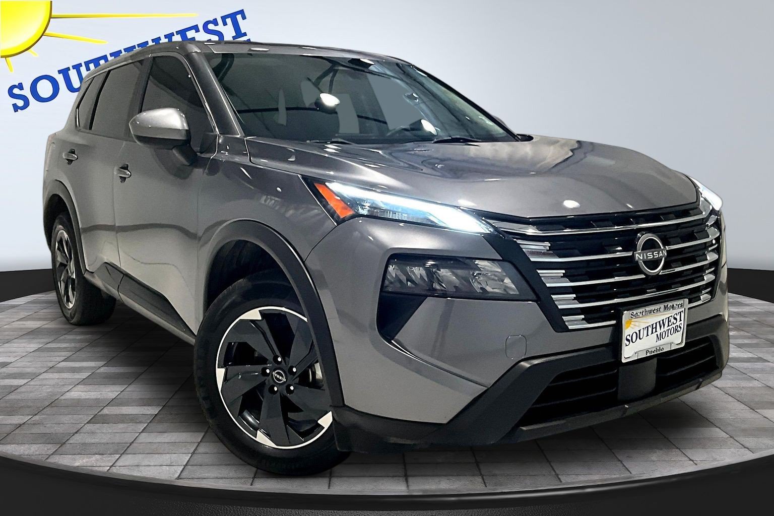 Used 2024 Nissan Rogue SV AWD/4WD image 3