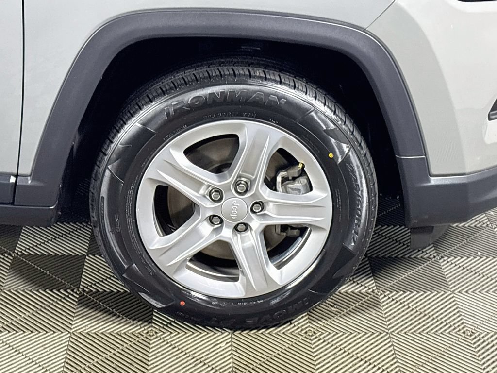 Used 2023 Jeep Compass Latitude w/ Convenience Group AWD/4WD image 22