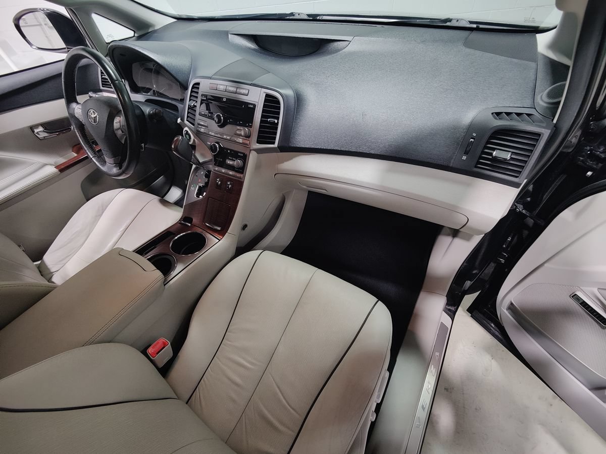 Used 2009 Toyota Venza w/ Comfort Pkg FWD image 12