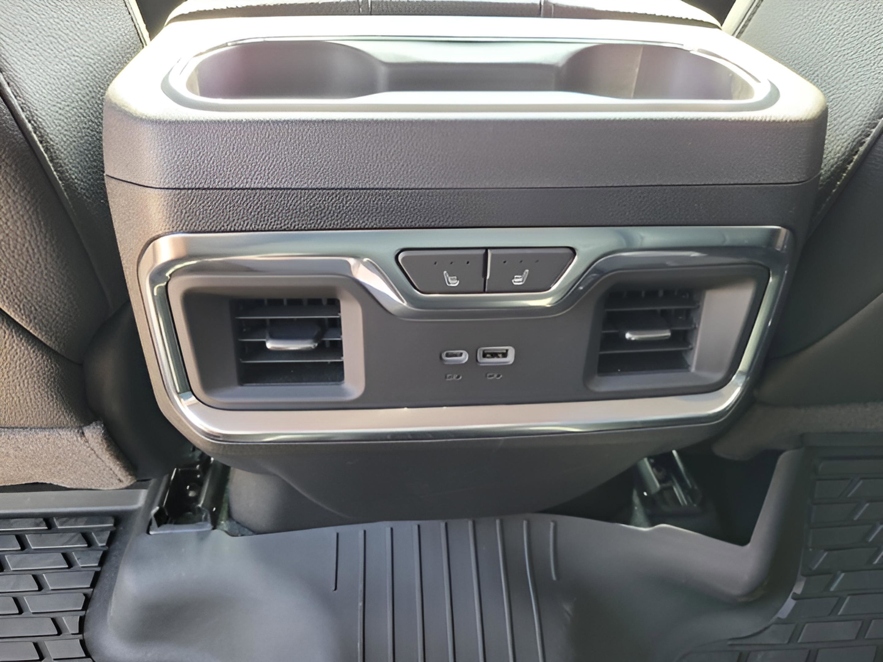 Used 2025 GMC Sierra 1500 Denali image 11