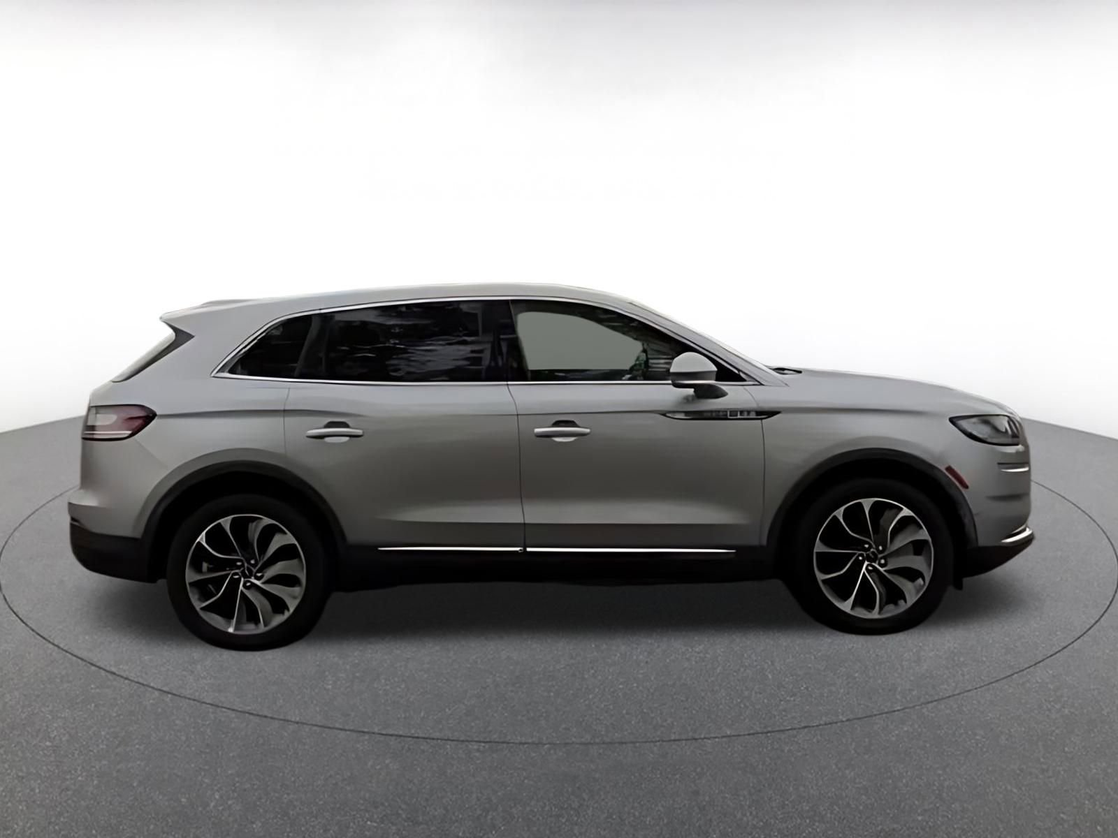 Used 2023 Lincoln Nautilus Reserve w/ Equipment Group 201A image 15