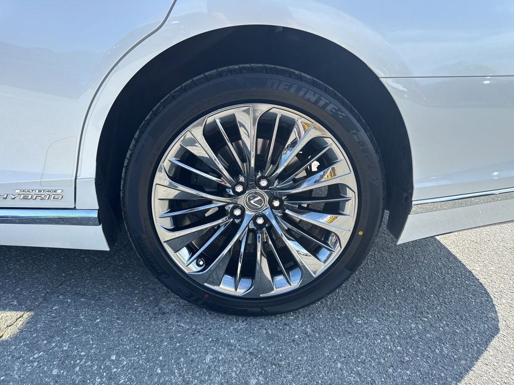 Used 2018 Lexus LS 500h w/ Luxury Package RWD image 32