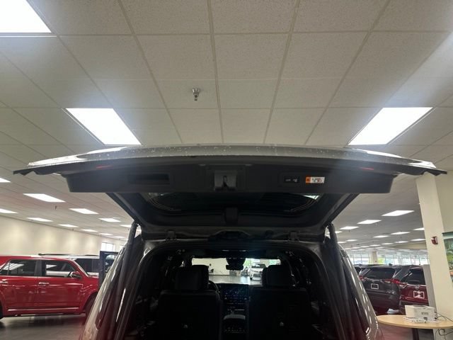 Used 2025 Lexus GX 550 w/ Accessory Package (2T) AWD/4WD image 18