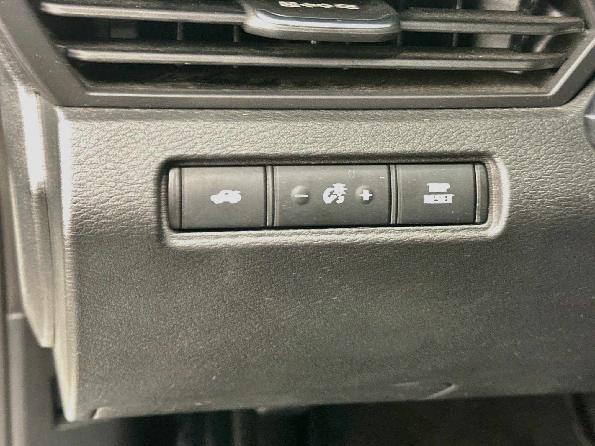 Used 2025 Nissan Altima 2.5 SV FWD image 17