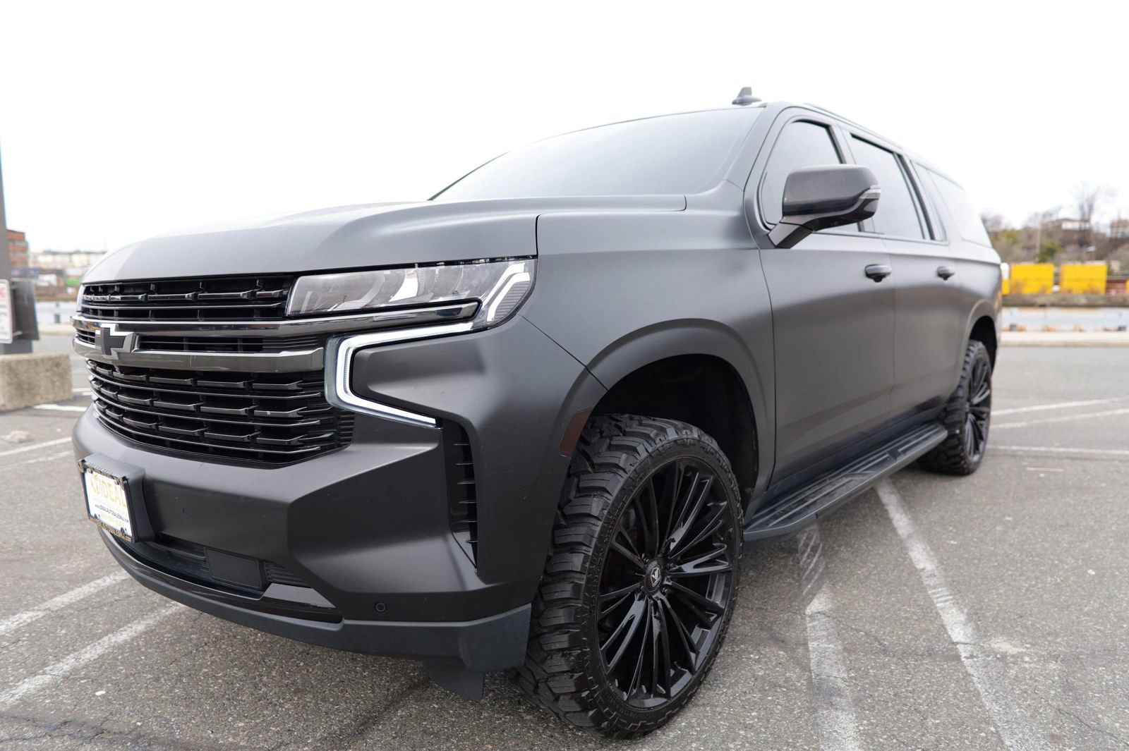 Used 2021 Chevrolet Suburban RST w/ Luxury Package image 3