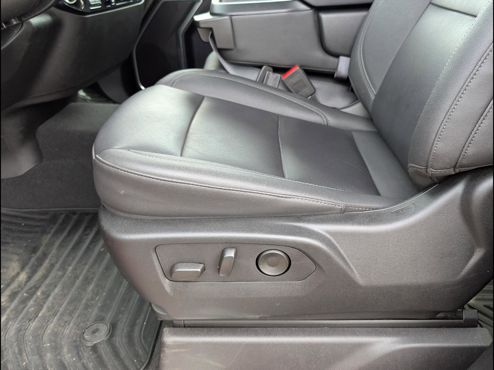 Used 2025 Chevrolet Silverado 2500 LT image 11