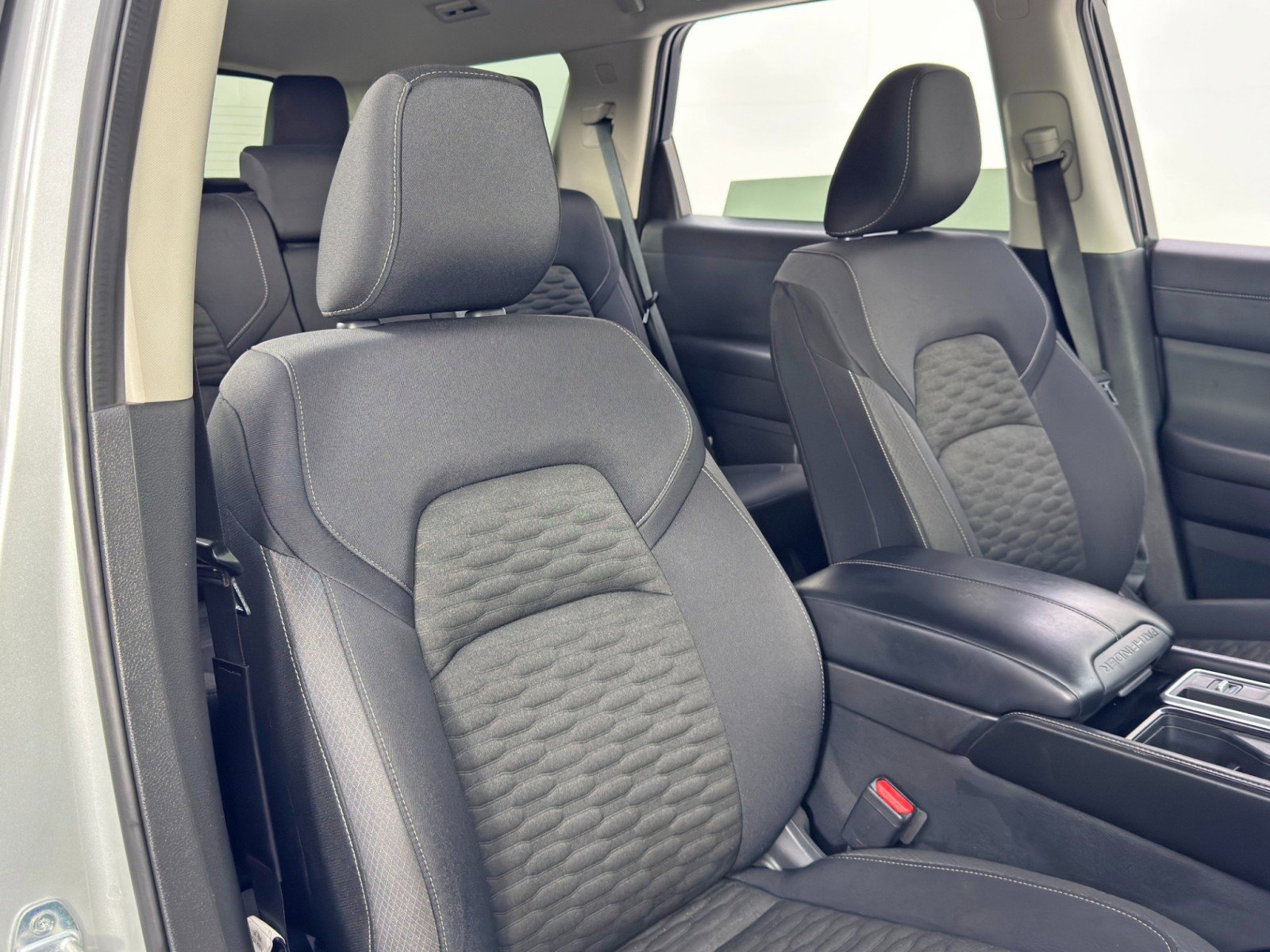 Used 2022 Nissan Pathfinder SV image 34