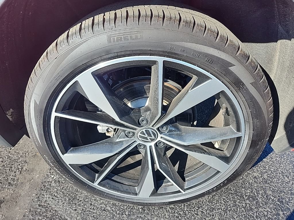 Used 2024 Volkswagen Tiguan SEL R-Line image 12