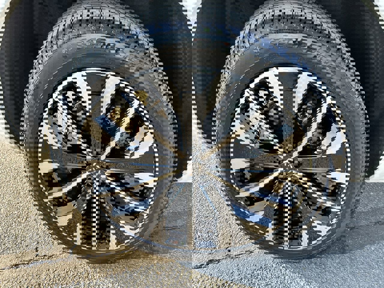 Used 2026 Volvo XC90 B5 Plus w/ Protection Package image 9