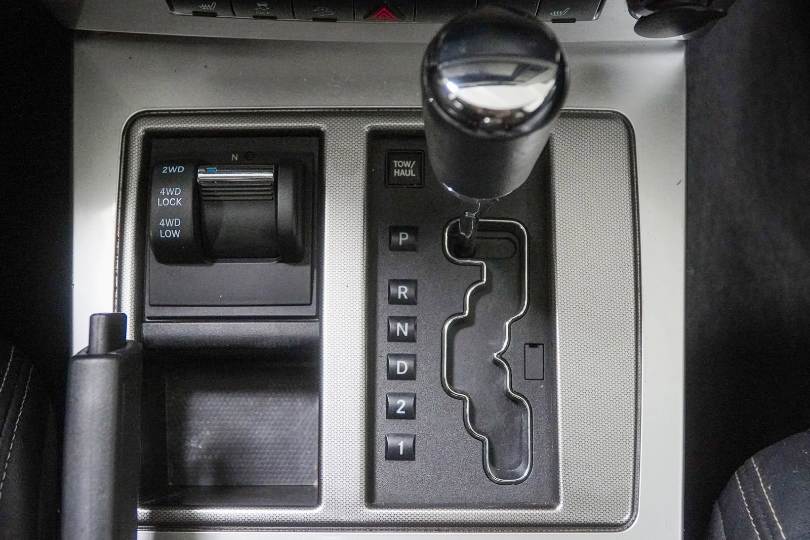 Used 2010 Jeep Liberty Limited w/ Tire & Wheel Group AWD/4WD image 30